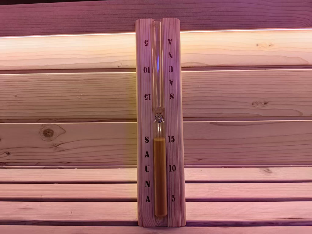 A modern, safe and durable outdoor barrel - shaped sauna made of redwood solid wood, suitable for villa households.